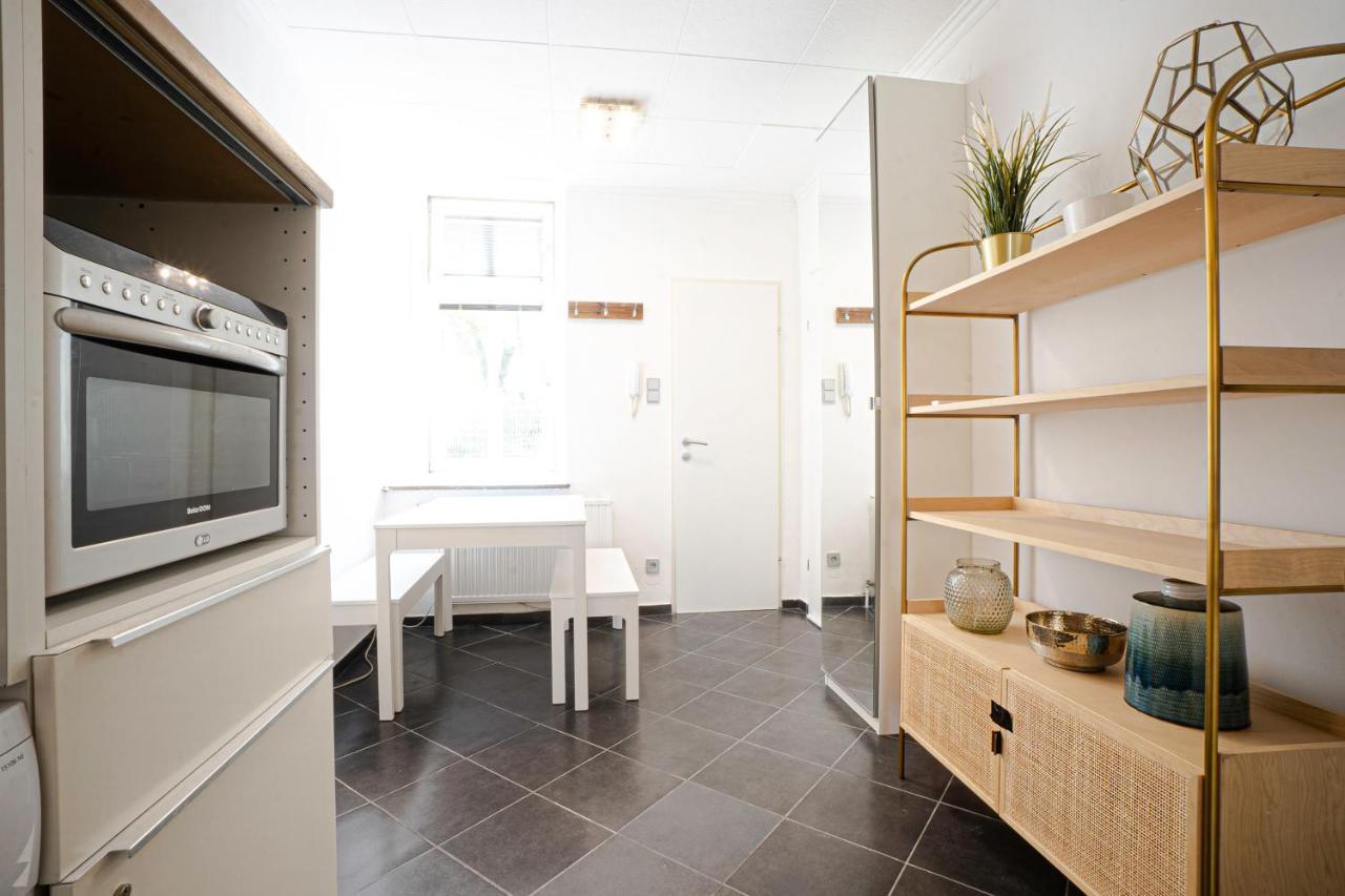2-Room Apartment On The First Floor With Designer Renovation. Exit To The Courtyard. 15 Minutes To Schloss Schoenbrunn Wien Exteriör bild