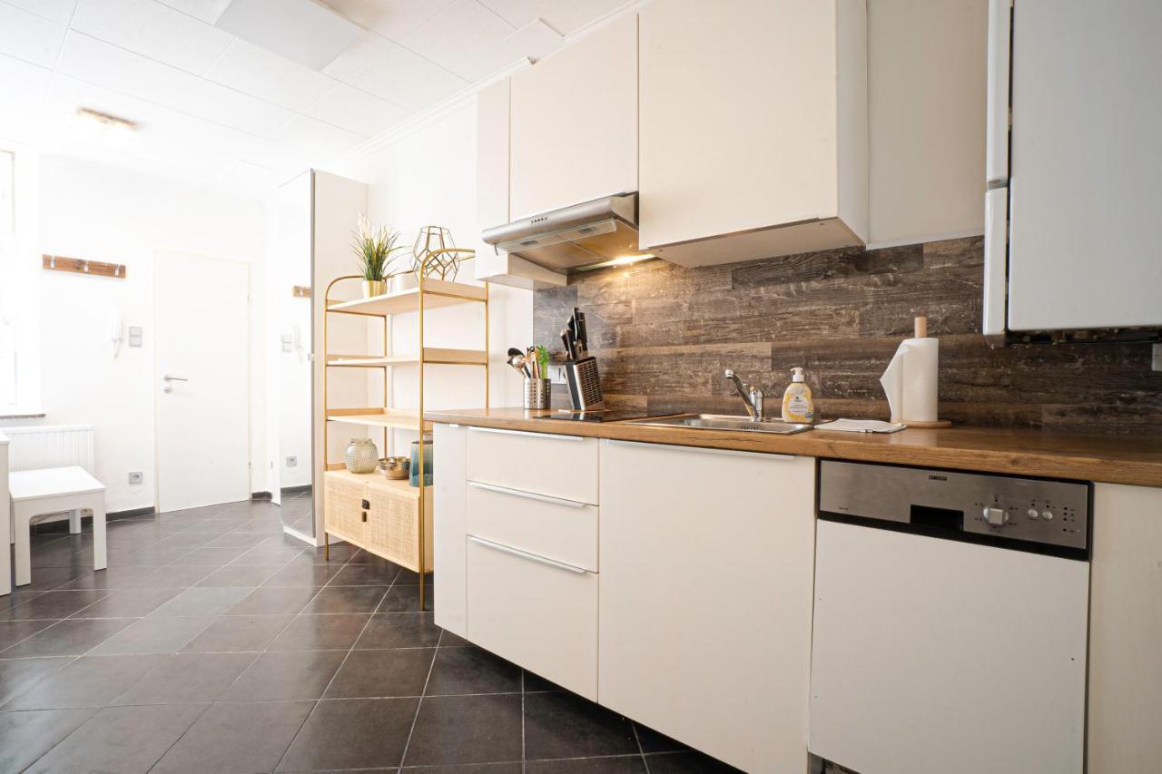 2-Room Apartment On The First Floor With Designer Renovation. Exit To The Courtyard. 15 Minutes To Schloss Schoenbrunn Wien Exteriör bild